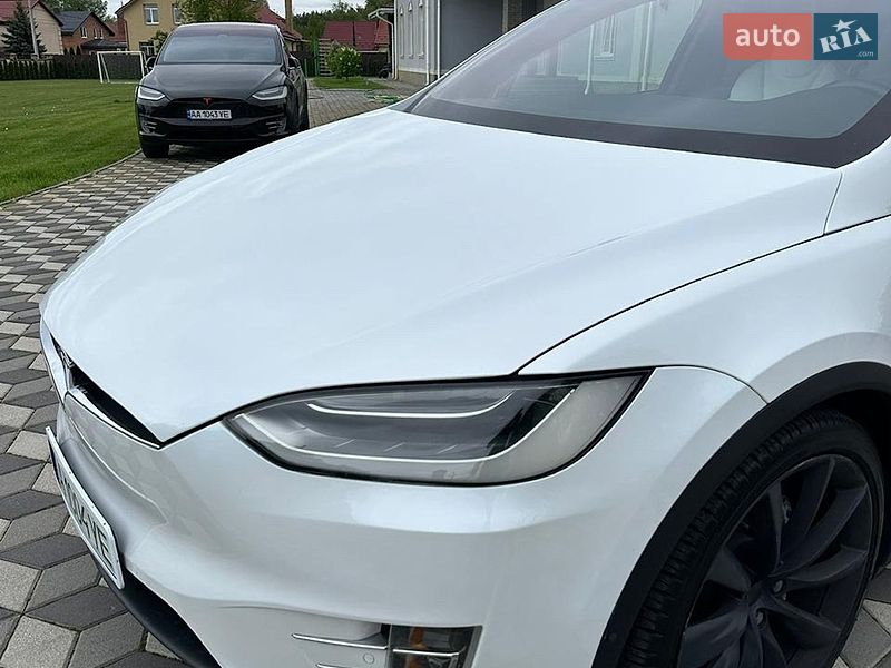 Внедорожник / Кроссовер Tesla Model X 2019 в Киеве