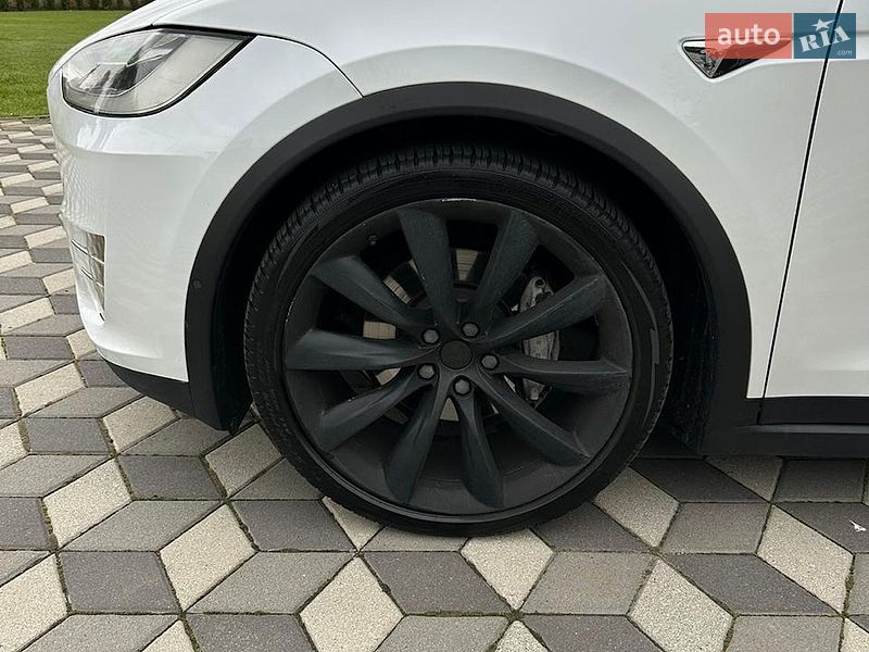 Внедорожник / Кроссовер Tesla Model X 2019 в Киеве