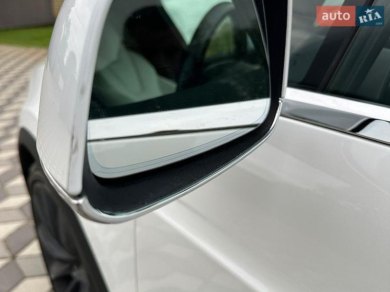 Внедорожник / Кроссовер Tesla Model X 2019 в Киеве