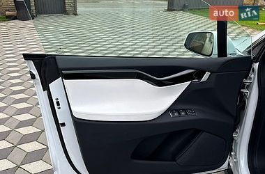 Внедорожник / Кроссовер Tesla Model X 2019 в Киеве