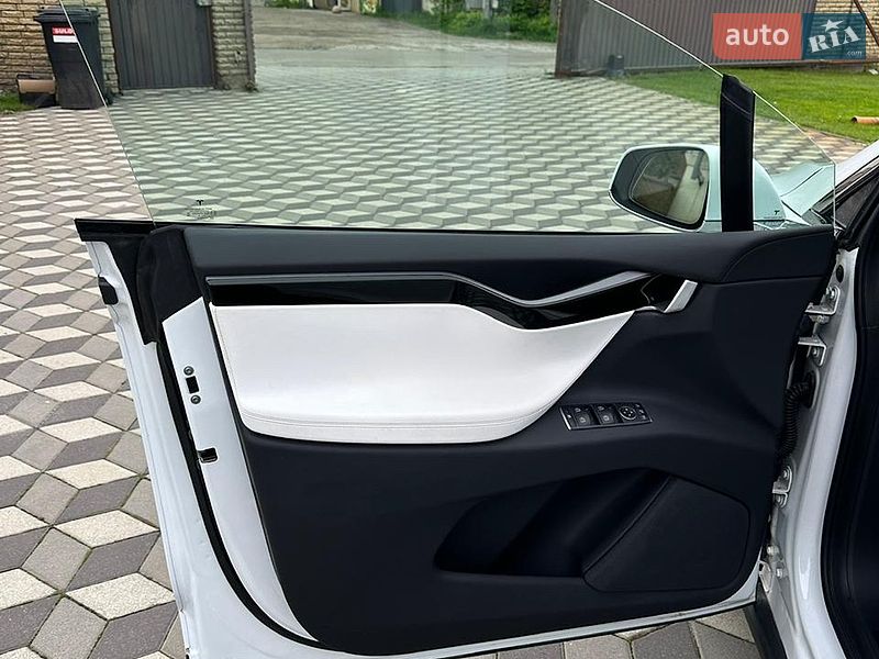 Внедорожник / Кроссовер Tesla Model X 2019 в Киеве