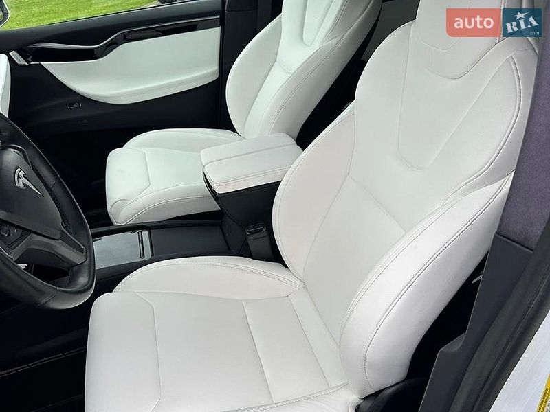 Внедорожник / Кроссовер Tesla Model X 2019 в Киеве