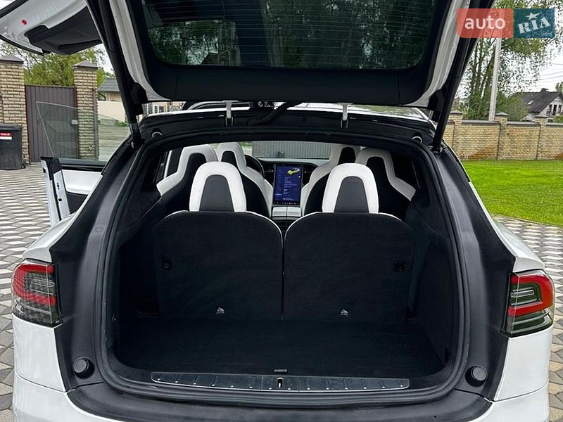 Внедорожник / Кроссовер Tesla Model X 2019 в Киеве