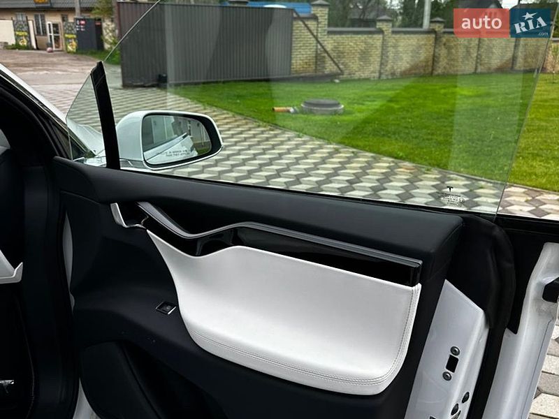 Внедорожник / Кроссовер Tesla Model X 2019 в Киеве