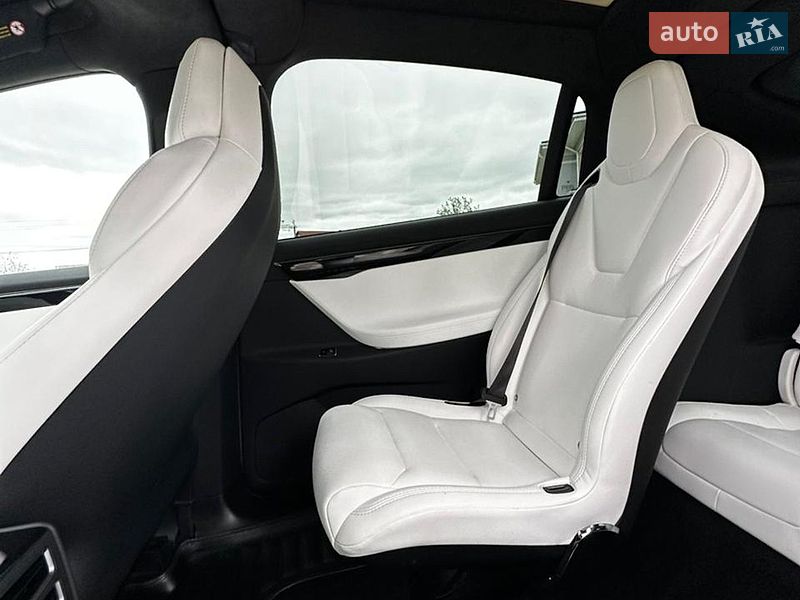 Внедорожник / Кроссовер Tesla Model X 2019 в Киеве