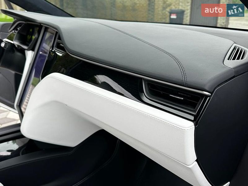 Внедорожник / Кроссовер Tesla Model X 2019 в Киеве