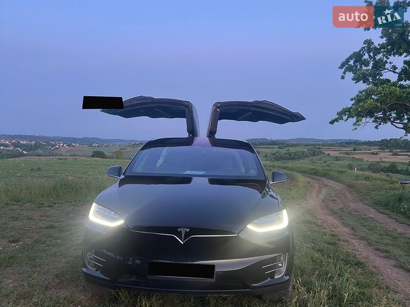 Внедорожник / Кроссовер Tesla Model X 2019 в Черновцах