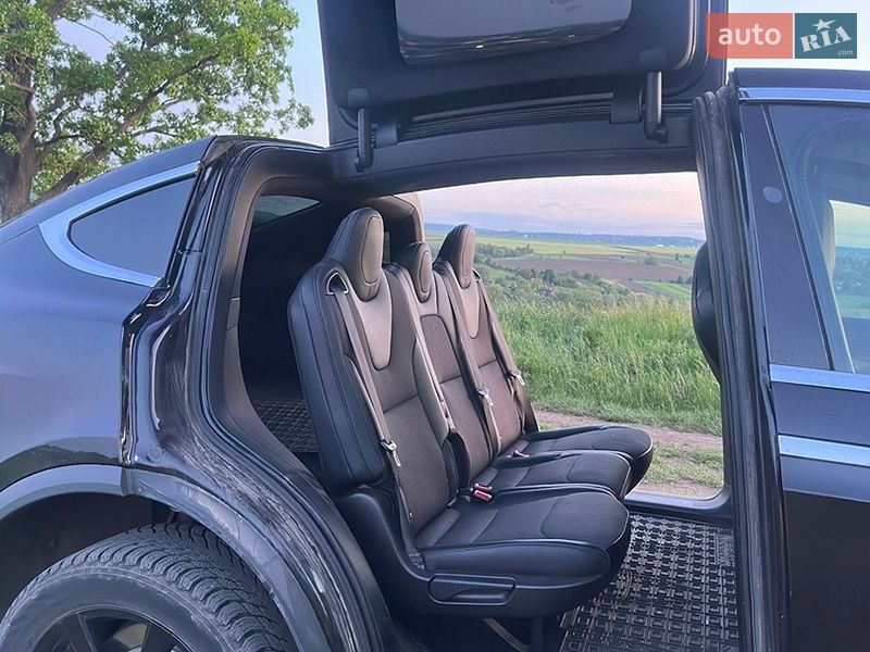 Внедорожник / Кроссовер Tesla Model X 2019 в Черновцах