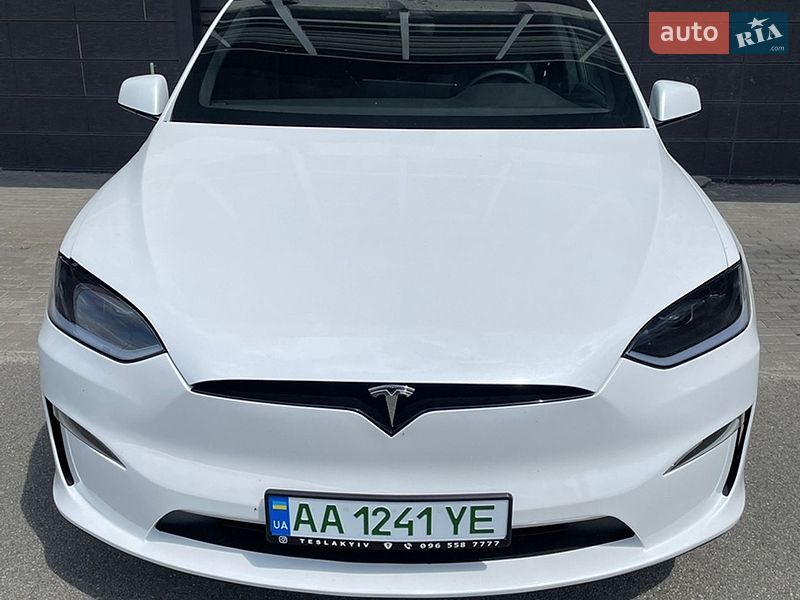 Tesla Model X 2024
