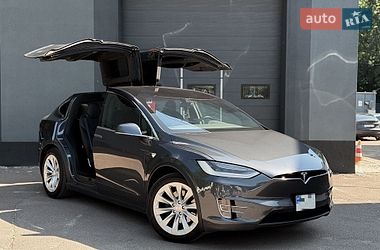 Tesla Model X  2020