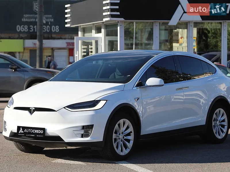 Tesla Model X 2019