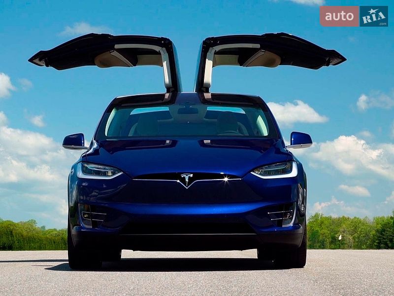Позашляховик / Кросовер Tesla Model X 2017 в Дніпрі