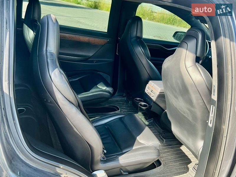 Внедорожник / Кроссовер Tesla Model X 2017 в Хмельницком