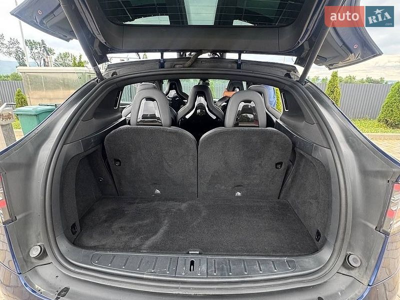 Позашляховик / Кросовер Tesla Model X 2016 в Іршаві