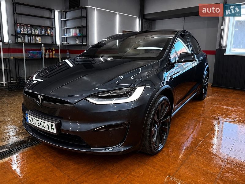 Tesla Model X 2023