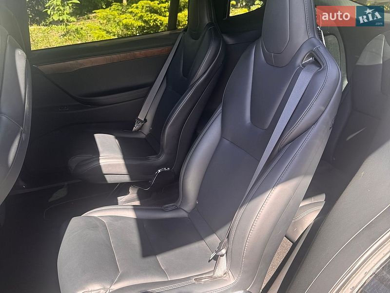 Позашляховик / Кросовер Tesla Model X 2019 в Івано-Франківську