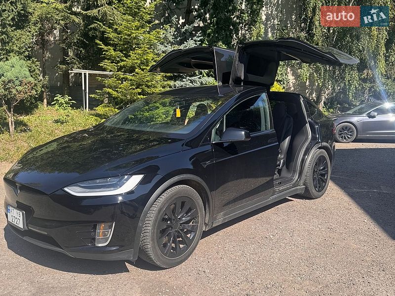 Позашляховик / Кросовер Tesla Model X 2019 в Івано-Франківську