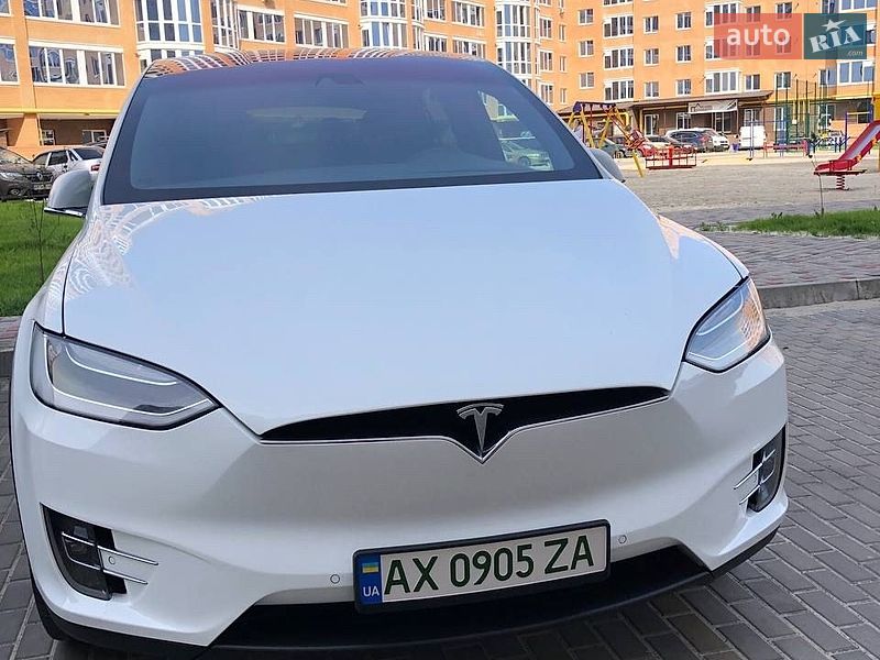 Позашляховик / Кросовер Tesla Model X 2016 в Львові