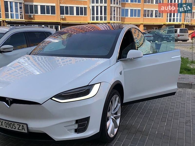 Позашляховик / Кросовер Tesla Model X 2016 в Львові