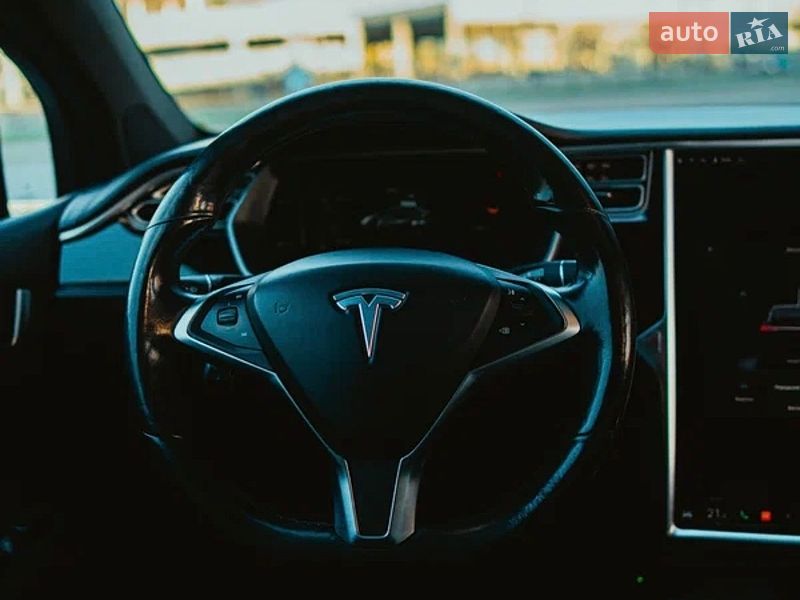 Позашляховик / Кросовер Tesla Model X 2016 в Чернівцях