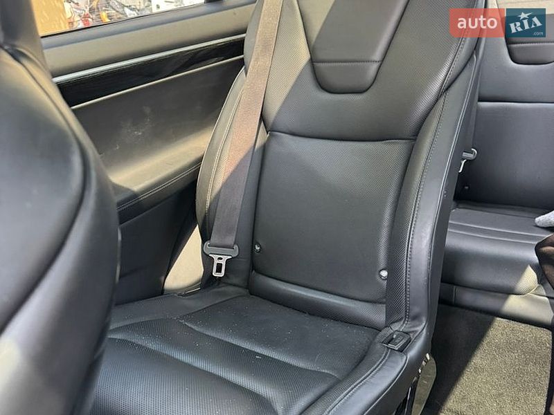 Позашляховик / Кросовер Tesla Model X 2016 в Чернівцях