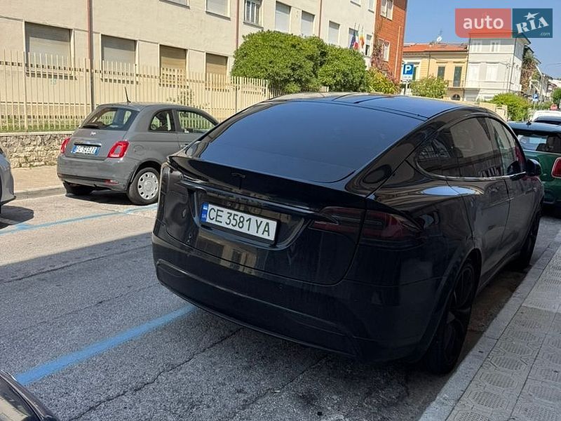 Позашляховик / Кросовер Tesla Model X 2016 в Чернівцях