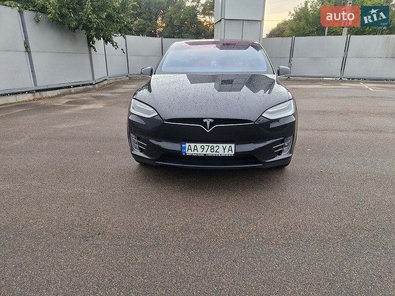 Внедорожник / Кроссовер Tesla Model X 2016 в Киеве