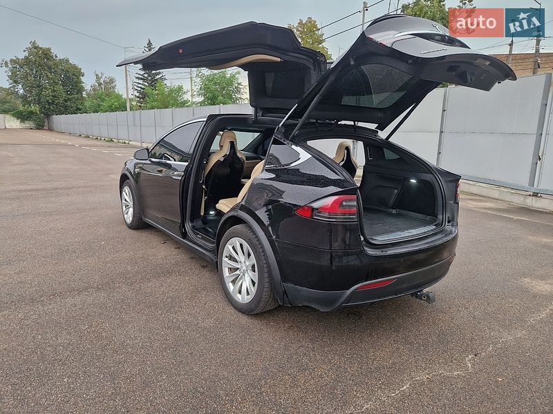 Внедорожник / Кроссовер Tesla Model X 2016 в Киеве