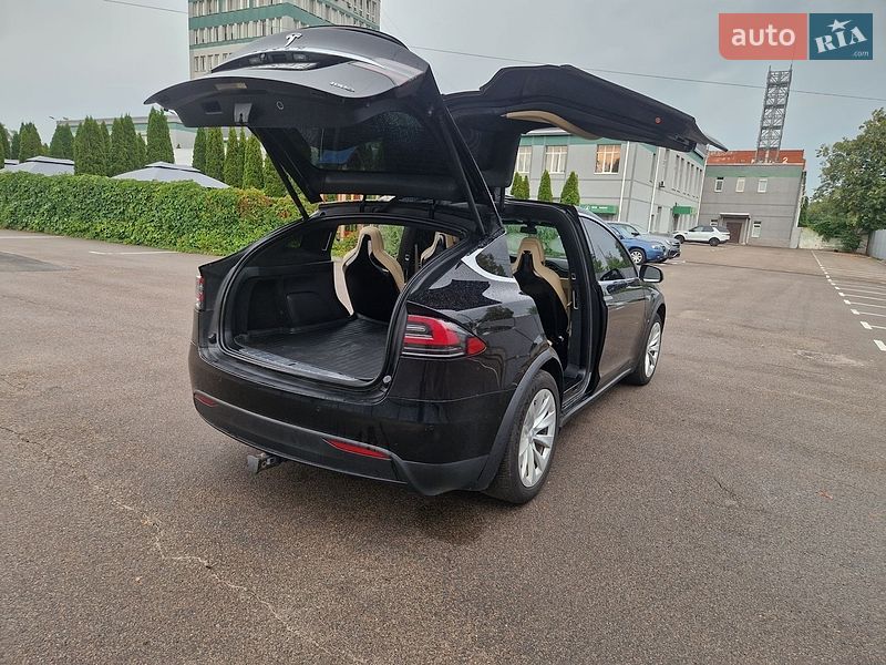 Внедорожник / Кроссовер Tesla Model X 2016 в Киеве