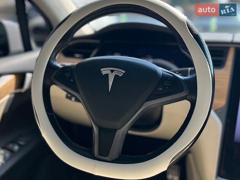 Позашляховик / Кросовер Tesla Model X 2018 в Івано-Франківську