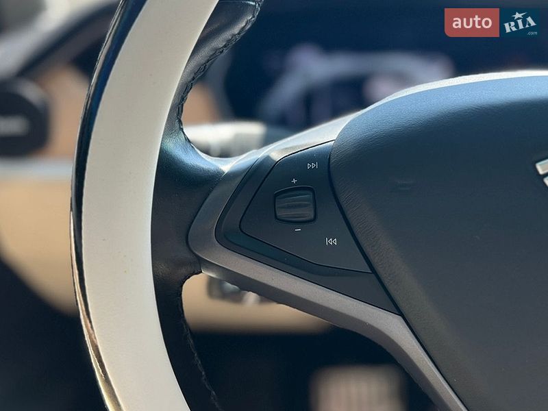 Позашляховик / Кросовер Tesla Model X 2018 в Івано-Франківську