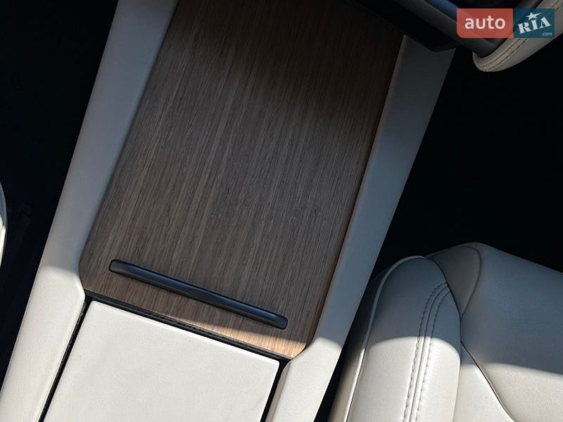 Позашляховик / Кросовер Tesla Model X 2018 в Івано-Франківську