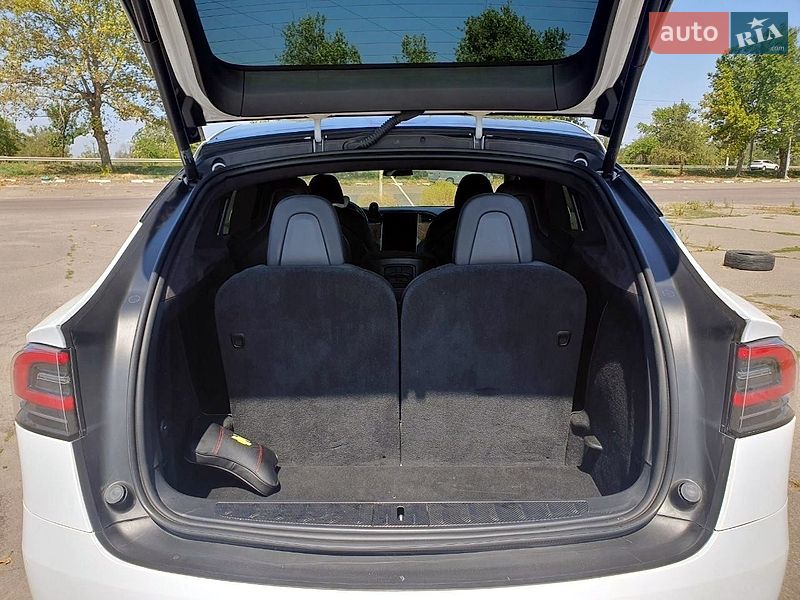 Внедорожник / Кроссовер Tesla Model X 2019 в Николаеве