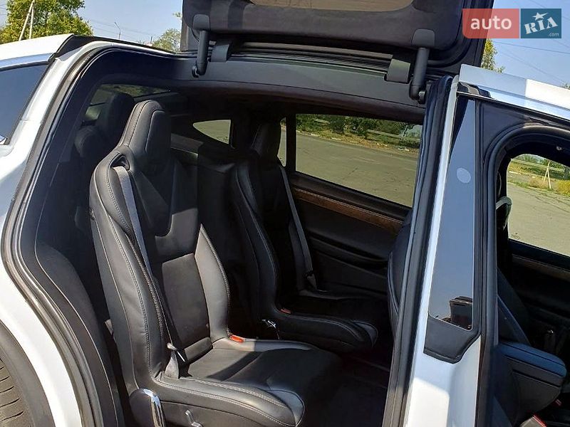 Внедорожник / Кроссовер Tesla Model X 2019 в Николаеве