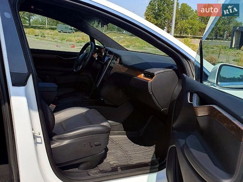 Внедорожник / Кроссовер Tesla Model X 2019 в Николаеве