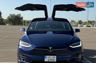 Tesla Model X  2020