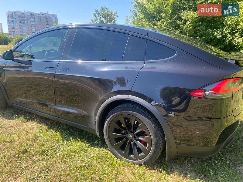 Позашляховик / Кросовер Tesla Model X 2016 в Львові