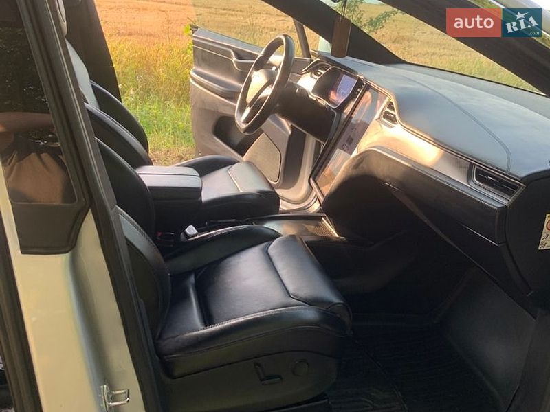 Внедорожник / Кроссовер Tesla Model X 2018 в Тыврове