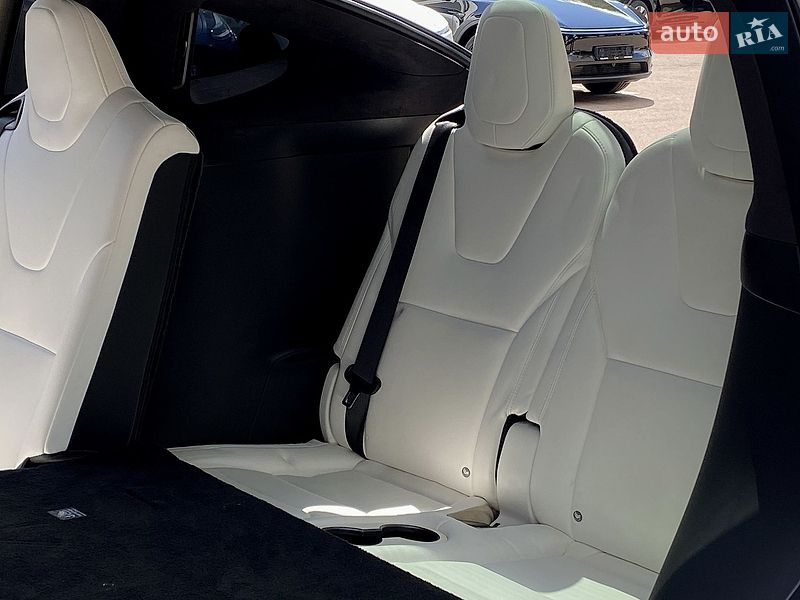 Внедорожник / Кроссовер Tesla Model X 2019 в Киеве