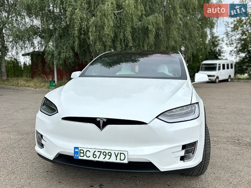 Позашляховик / Кросовер Tesla Model X 2017 в Львові