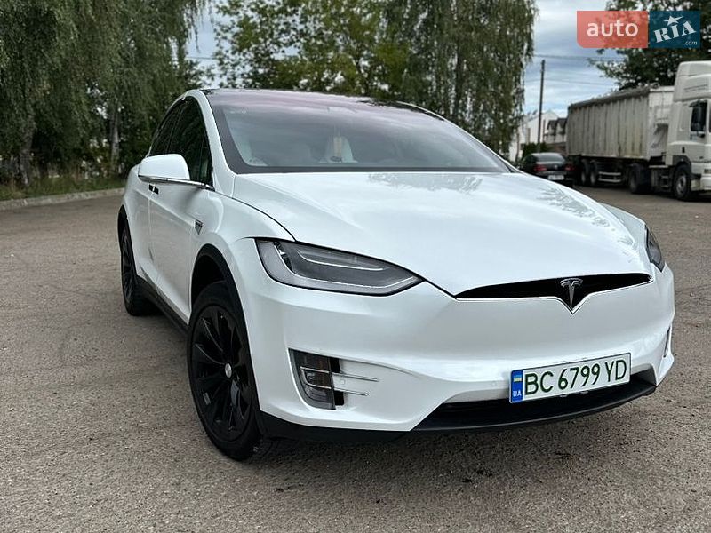 Позашляховик / Кросовер Tesla Model X 2017 в Львові