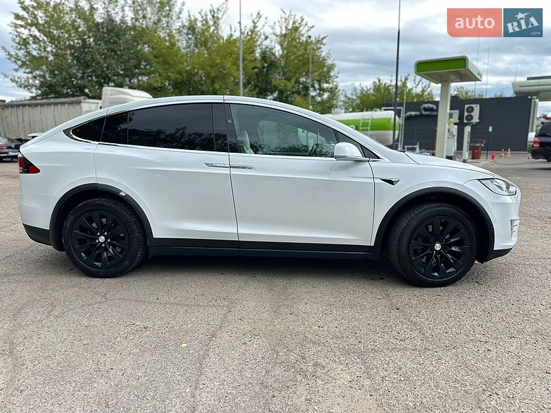 Позашляховик / Кросовер Tesla Model X 2017 в Львові