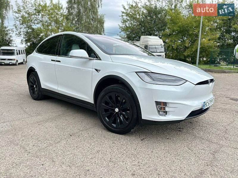 Позашляховик / Кросовер Tesla Model X 2017 в Львові
