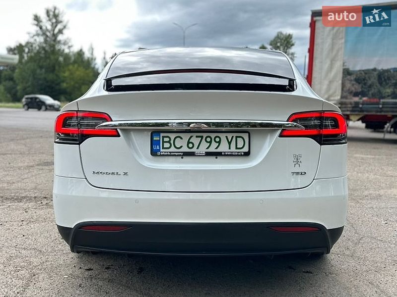 Позашляховик / Кросовер Tesla Model X 2017 в Львові