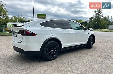 Позашляховик / Кросовер Tesla Model X 2017 в Львові