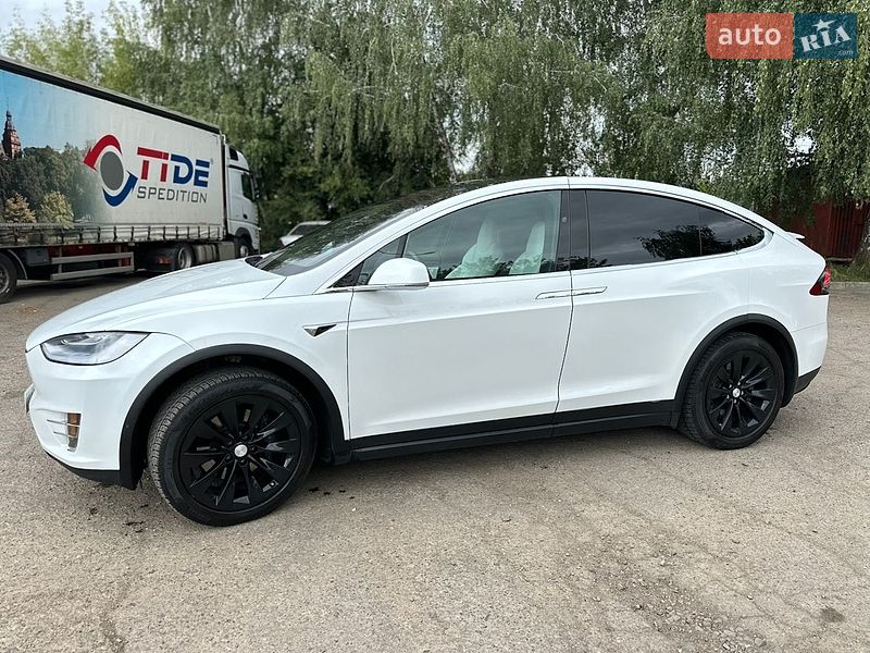 Позашляховик / Кросовер Tesla Model X 2017 в Львові