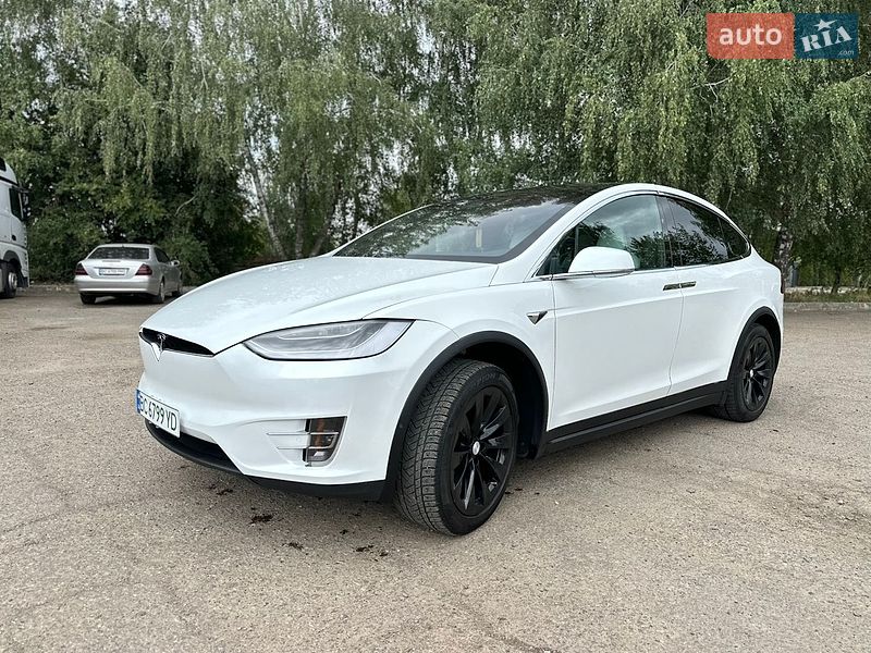 Позашляховик / Кросовер Tesla Model X 2017 в Львові