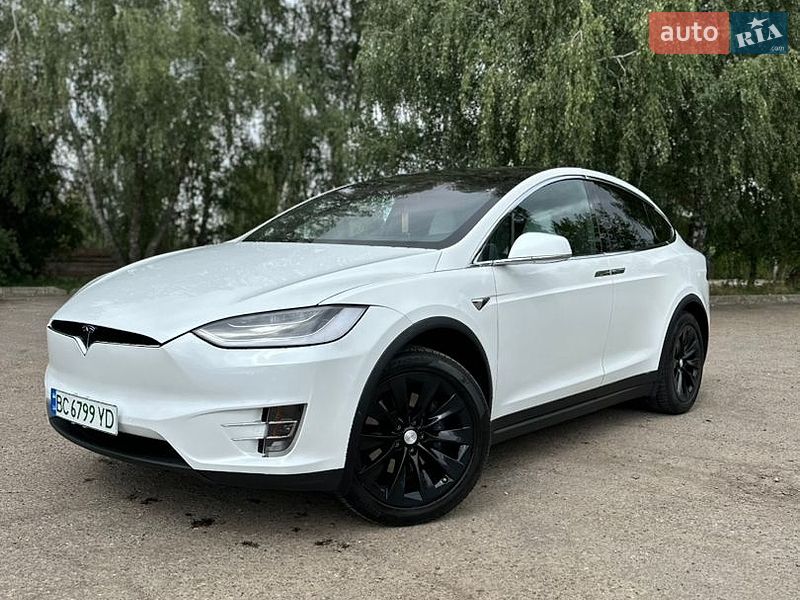 Позашляховик / Кросовер Tesla Model X 2017 в Львові