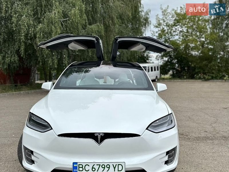 Позашляховик / Кросовер Tesla Model X 2017 в Львові