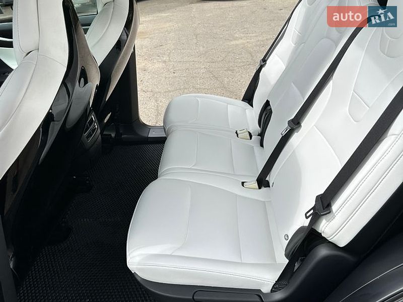Позашляховик / Кросовер Tesla Model X 2017 в Львові